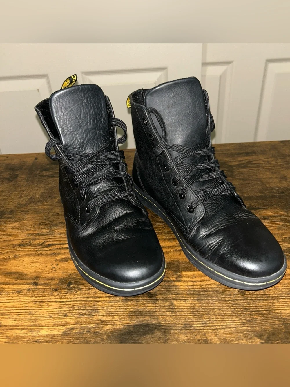 Dr. Martens Womens Shoreditch Black 8 M Leather Lace Up High Top Boots